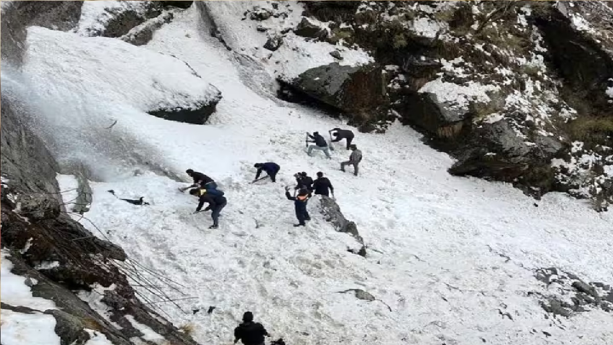 Sikkim Avalanche: सिक्किम में भारी हिमस्खलन से 6 की मौत, कई घायल, राहत एवं बचाव कार्य जारी