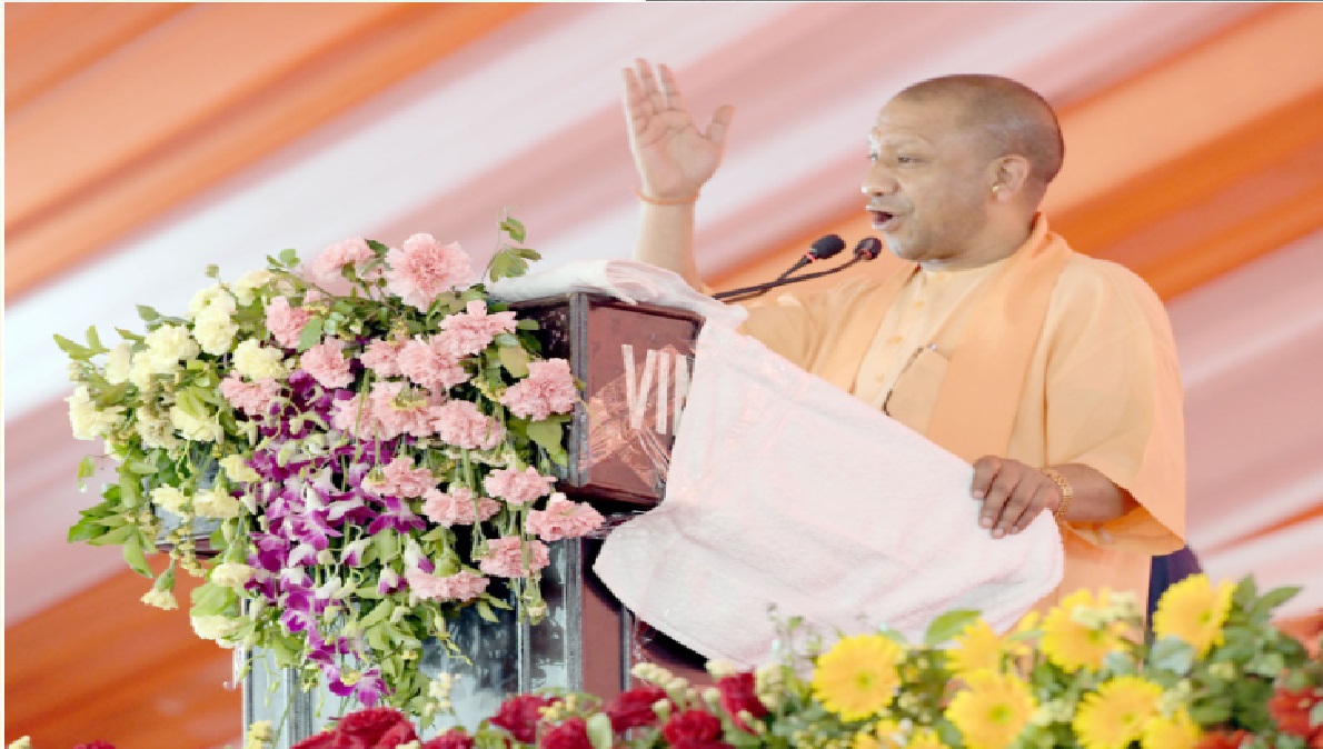 CM Yogi: 2017 के पहले पार्टी विशेष से जुड़े लोगों के हाथों में तमंचे होते थेः सीएम योगी