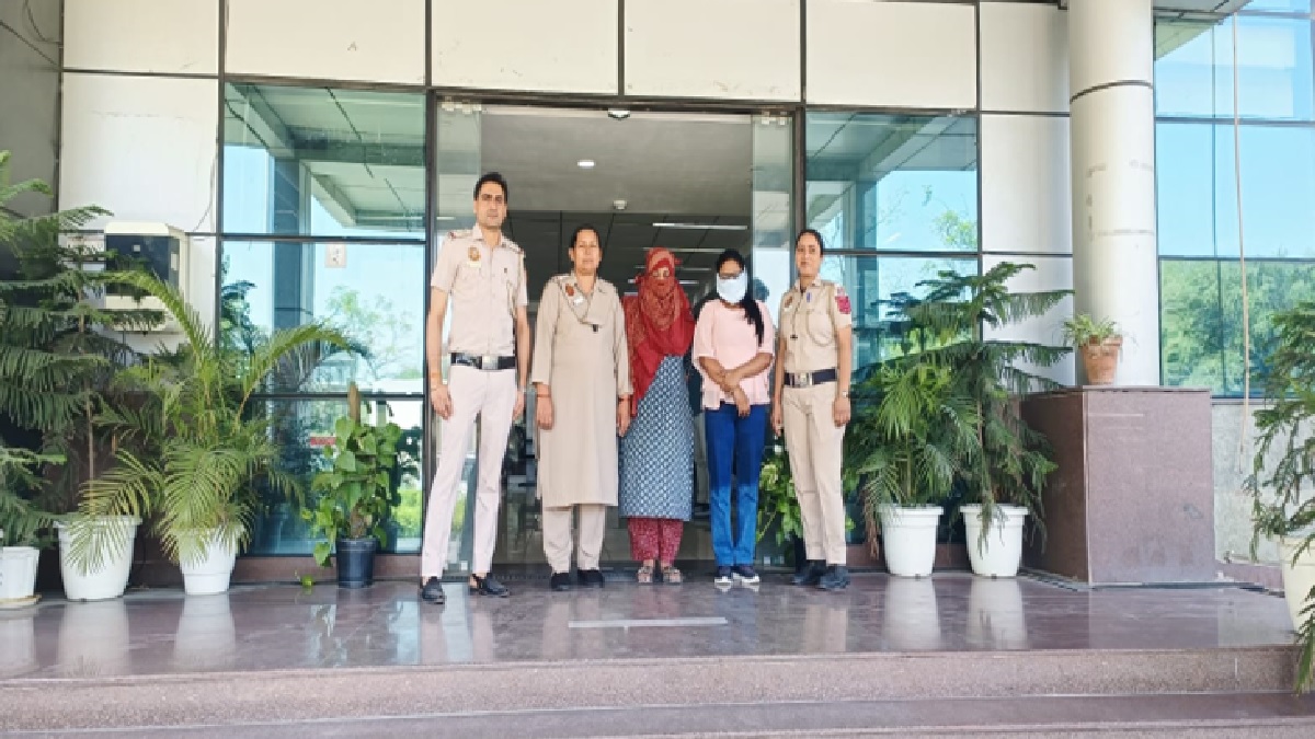 Women Thief Arrested: दिल्ली के आईजीआई एयरपोर्ट से यात्रियों का सामान चुराने वाली दो महिला लोडर गिरफ्तार, सोना समेत ये चीजें बरामद