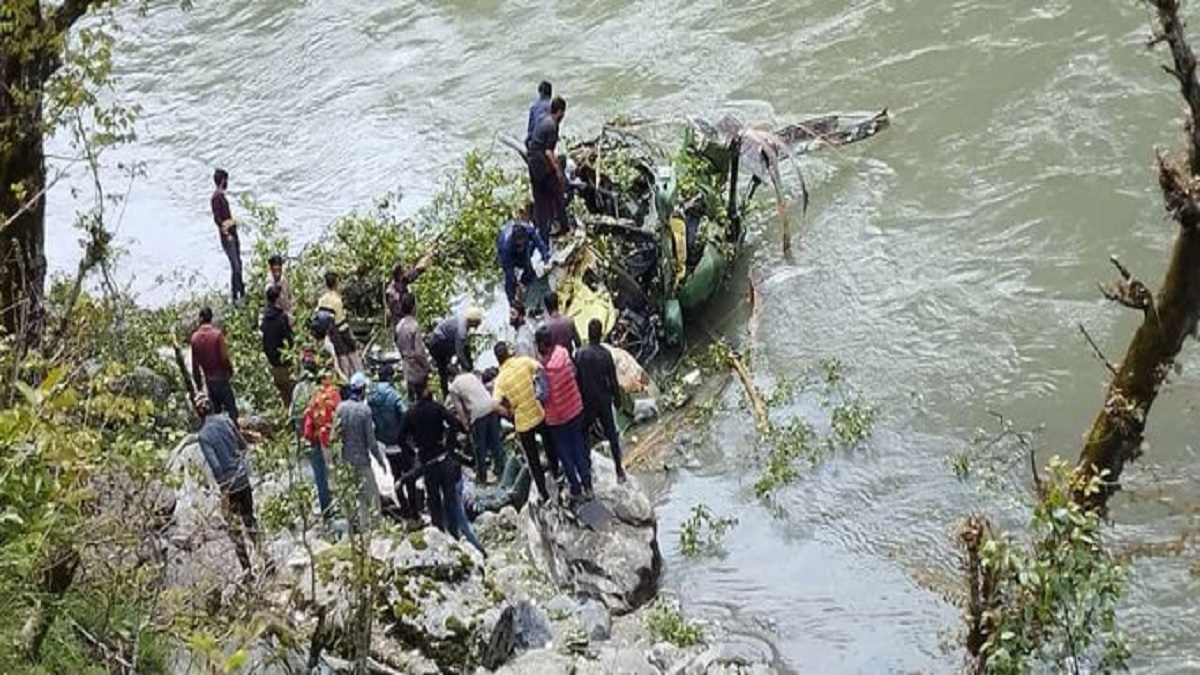 Army Helicopter Crash: किश्तवाड़ में सेना का हेलिकॉप्टर क्रैश, पायलट को आई चोटें, 2 से 3 लोग थे सवार