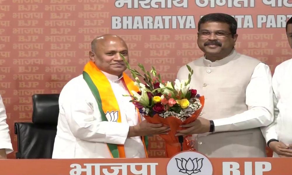 RCP Singh Joins BJP: नीतीश का दाहिना हाथ रहे अब BJP के साथ, आरसीपी सिंह ने थामा भगवा का दामन