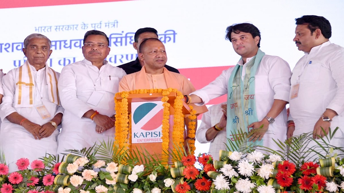 CM Yogi In Mainpuri: CM योगी ने माधवराज सिंधिया की प्रतिमा का किया अनावरण, बोले-ग्वालियर घराने और गोरखपुर का नाता सदियों पुराना