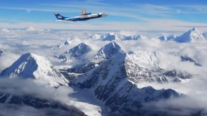 Airplane Over Mount Everest: माउंट एवरेस्‍ट के ऊपर क्‍यों नहीं उड़ते विमान, वजह जान रह जाएंगे हैरान