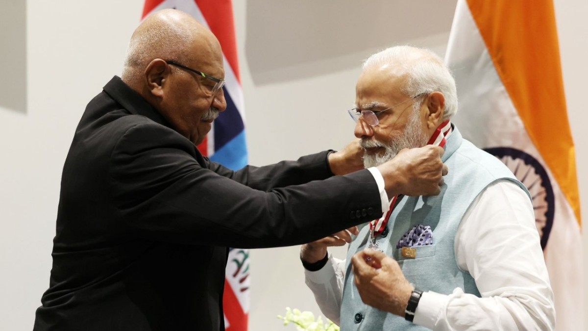 Big Honour:  PM मोदी को मिला फिजी का सर्वोच्च ‘कम्पेनियन ऑफ द ऑर्डर ऑफ फिजी’ सम्मान, Fiji के पीएम ने पहनाया मेडल