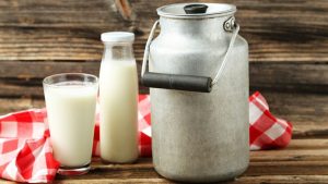 Milk Procurement India: दूध खरीद कीमतों में 10% तक आई गिरावट, बटर और मिल्क पाउडर के दाम में कटौती से मिलेगी राहत ?