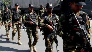 Pakistan: भारत के खिलाफ पाकिस्तान की बड़ी साजिश, एलओसी पार आतंकी बढ़ाए, बैट टीम के जरिए हमले की भी की है तैयारी