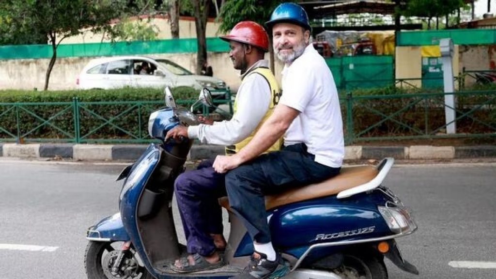 rahul gandhi with delivery man