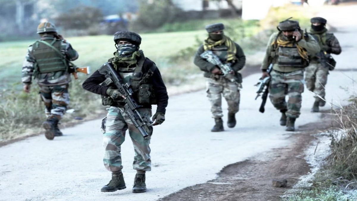Jammu: जम्मू के राजौरी में सेना और आतंकियों के बीच मुठभेड़, एक आतंकी हुआ ढेर