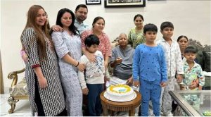 Lalu Yadav : 76 साल के हुए लालू प्रसाद यादव, राबड़ी आवास पर पत्नी और बच्चों के साथ मनाया अपना जन्मदिन