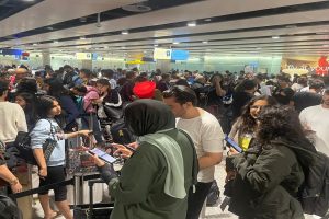 London Airport Mismanagement: लंदन के हीथ्रो एयरपोर्ट पर घंटों परेशान रहे भारतीय यात्री, कतार में खड़े रहने के बाद भी नहीं मिला खाना-पानी