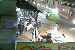 Delhi Crime: दिल्ली में बदमाशों के हौसले बुलंद, प्रगति मैदान के बाद मंडोली में बुजुर्ग से एक लाख की लूट, देखें CCTV फुटेज