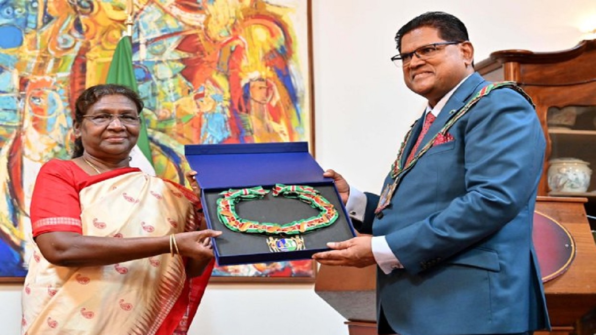 President Draupadi Murmu: राष्ट्रपति को सूरीनाम का सर्वोच्च सम्मान मिलने पर PM मोदी-सीएम योगी ने दी बधाई, लिखी ये बात