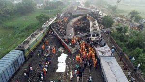 Balasore Train Accident: सीधे जाने का था सिग्नल लेकिन कोरोमंडल एक्सप्रेस कैसे दूसरी पटरी पर गई? बालासोर ट्रेन हादसे में ये सवाल अहम