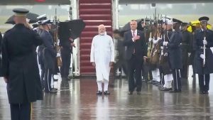 PM Modi Video: वाशिंगटन में तेज बारिश में खड़े नजर आए पीएम मोदी, वजह जानकर आप भी करेंगे तारीफ