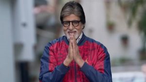 Amitabh Bachchan: जूते पहन फैंस से मिलने के लिए पहुंचे अमिताभ बच्चन, खुद तोड़ी सालों पुरानी परंपरा, बताई वजह