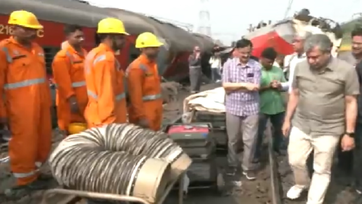 Balasore Train Accident: बालासोर ट्रेन हादसे में अब तक 280 यात्रियों की मौत, इस्तीफे की मांग पर अश्विनी वैष्णव बोले…