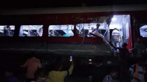 Balasore Train Accident Update News: ओडिशा-तमिलनाडु में राजकीय शोक, कई ट्रेनें रद्द और हो रही सियासत, बालासोर ट्रेन हादसे के ये हैं अपडेट