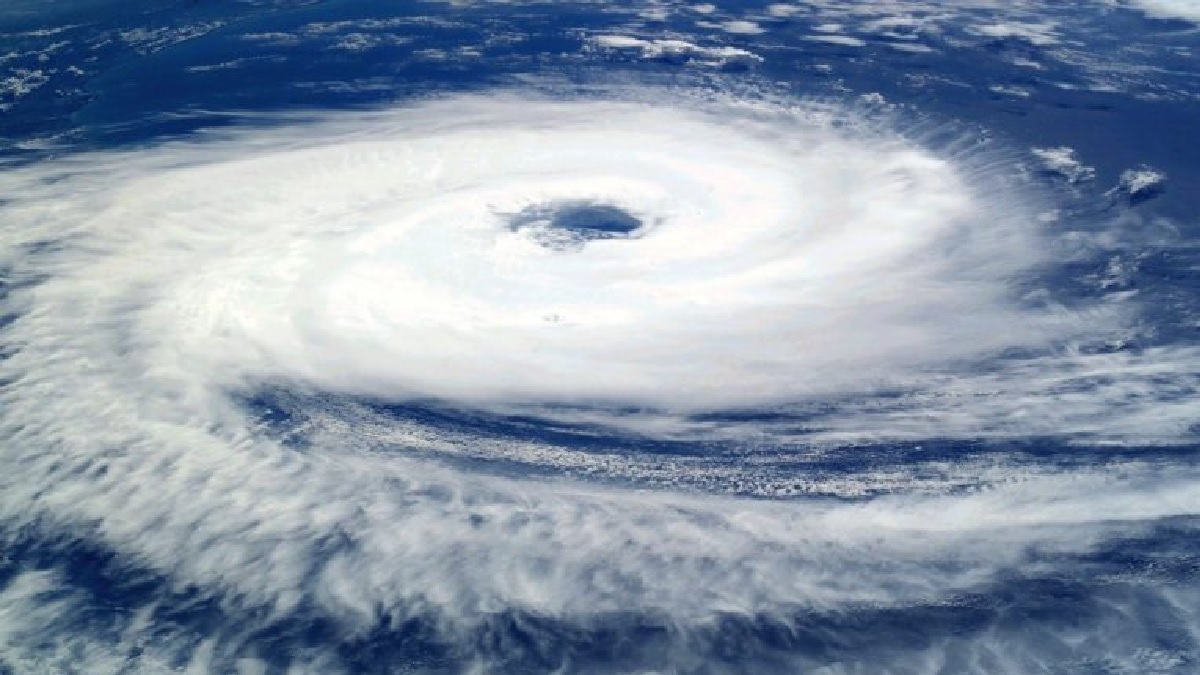 Biporjoy Cyclone: खतरनाक बनकर गुजरात की तरफ बढ़ रहा है बिपरजॉय चक्रवात, उत्तरी राज्यों में अभी जारी रहेगा लू का कहर