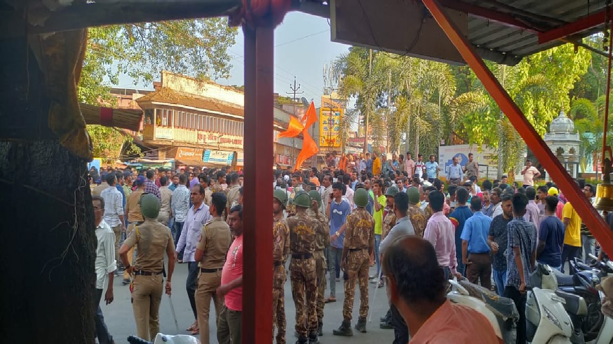 Kolhapur Violence: औरंगजेब का फोटो स्टेटस पर लगाया तो कोल्हापुर में बिगड़े हालात, प्रदर्शन कर रहे हिंदूवादी संगठनों और पुलिस के बीच हिंसक झड़प