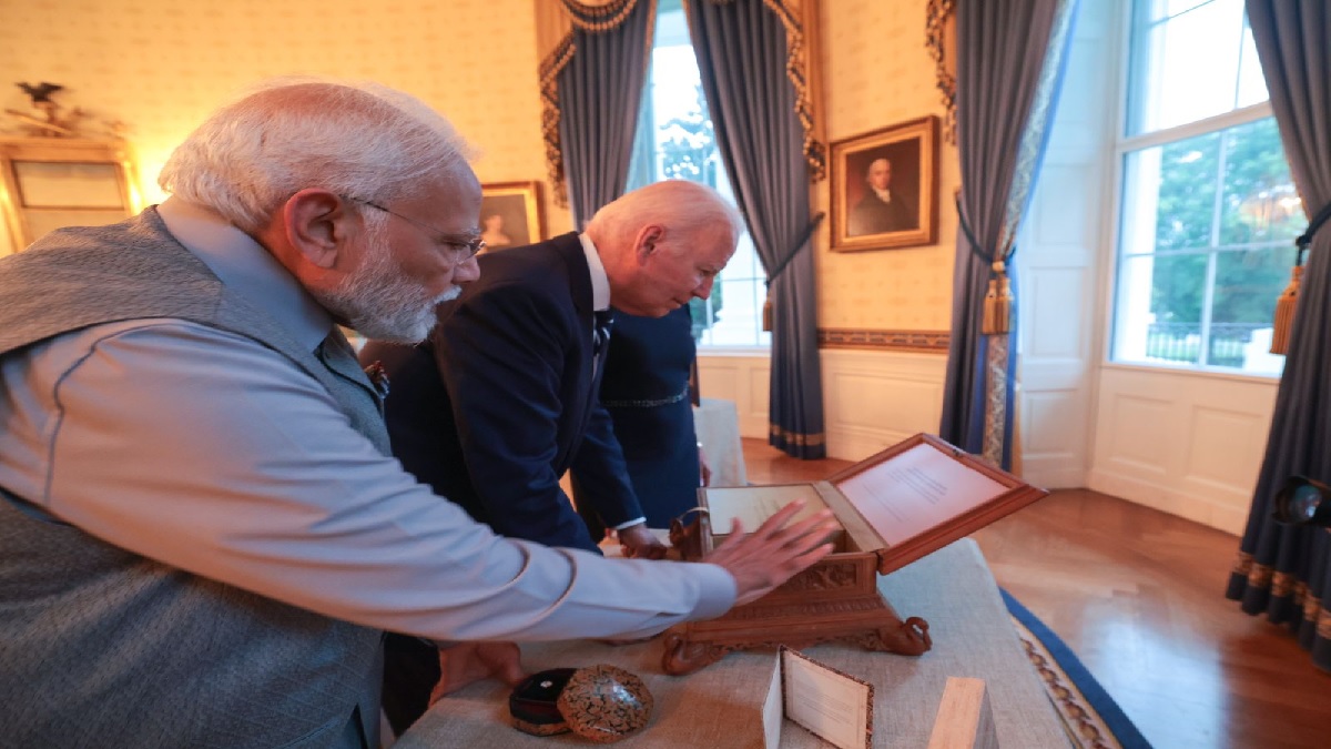 Modi’s Gifts To Biden: उपनिषद से लेकर चावल और तिल, Photos में देखिए पीएम मोदी की तरफ से बाइडेन दंपति को दिए गए गिफ्ट और 10 दान क्या हैं