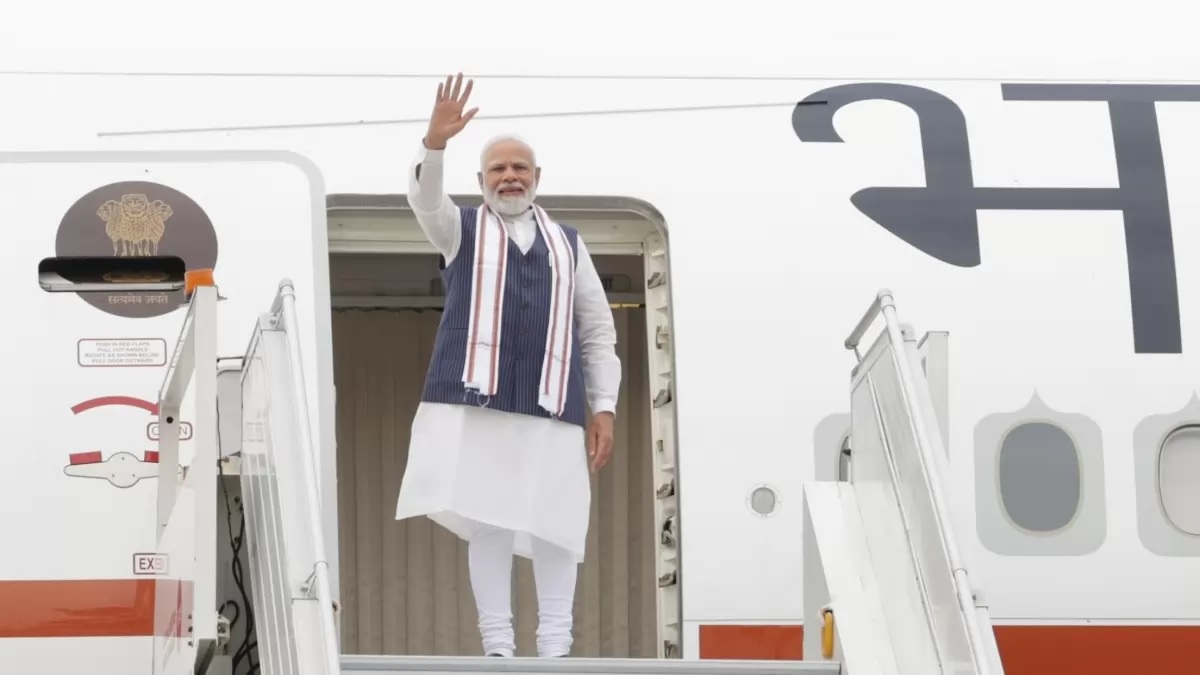Grand Welcome Of Modi In USA: न्यूयॉर्क पहुंचे पीएम मोदी का भव्य स्वागत, एयरपोर्ट से होटल तक भारतीय समुदाय की भीड़ जुटी, देखिए Video