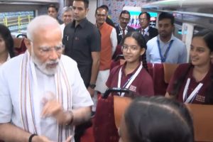 Viral Video: PM मोदी ने स्टूडेंट से किया सवाल, वंदे भारत में क्या अच्छा लगता है?, छात्रों ने दिया ये जवाब