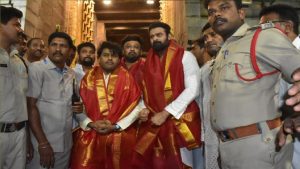 Adipurush: रिलीज से पहले तिरुमाला मंदिर में आशीर्वाद लेने पहुंचे प्रभास, अपने हीरो को सामने देख एक्साइटेड हुए फैंस