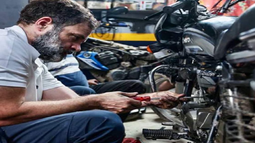 rahul gandhi as bike mechanic 2