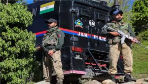 J&K Encounter: कश्मीर घाटी के कुलगाम में आतंकियों से मुठभेड़, हालन जंगल में छिपे दहशतगर्दों की फायरिंग में 3 जवान शहीद