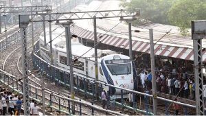 Vande Bharat Stone Pelting: दिल्ली से देहरादून जाने वाली वंदे भारत ट्रेन पर आधी रात पथराव, शीशों को पहुंचा नुकसान