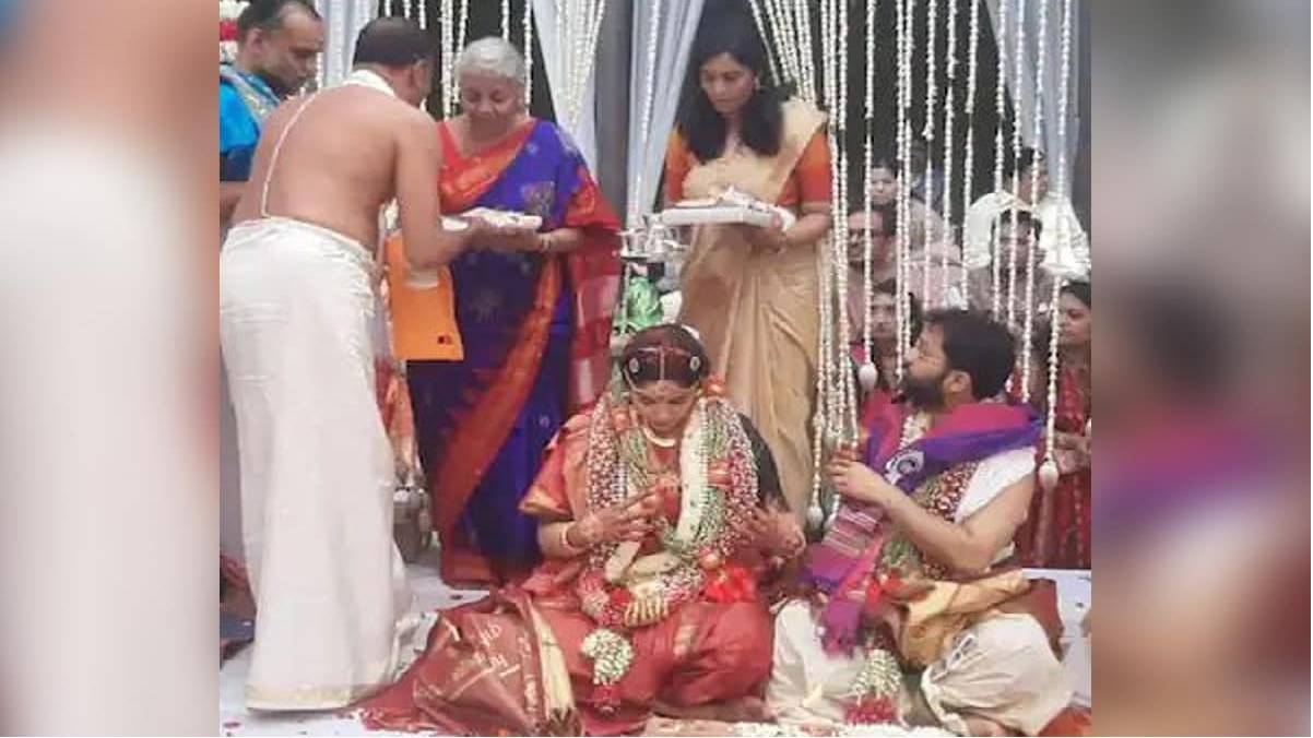 Wedding: इस तरह हुई वित्त मंत्री निर्मला सीतारमण की बेटी की शादी, तस्वीरें देख आप भी करेंगे तारीफ 
