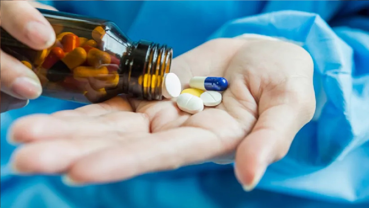 Ban On FDC Drugs: खांसी, बुखार, सिर दर्द, माइग्रेन में इस्तेमाल होने वाली 14 दवाओं को सरकार ने किया बैन, बताई ये वजह