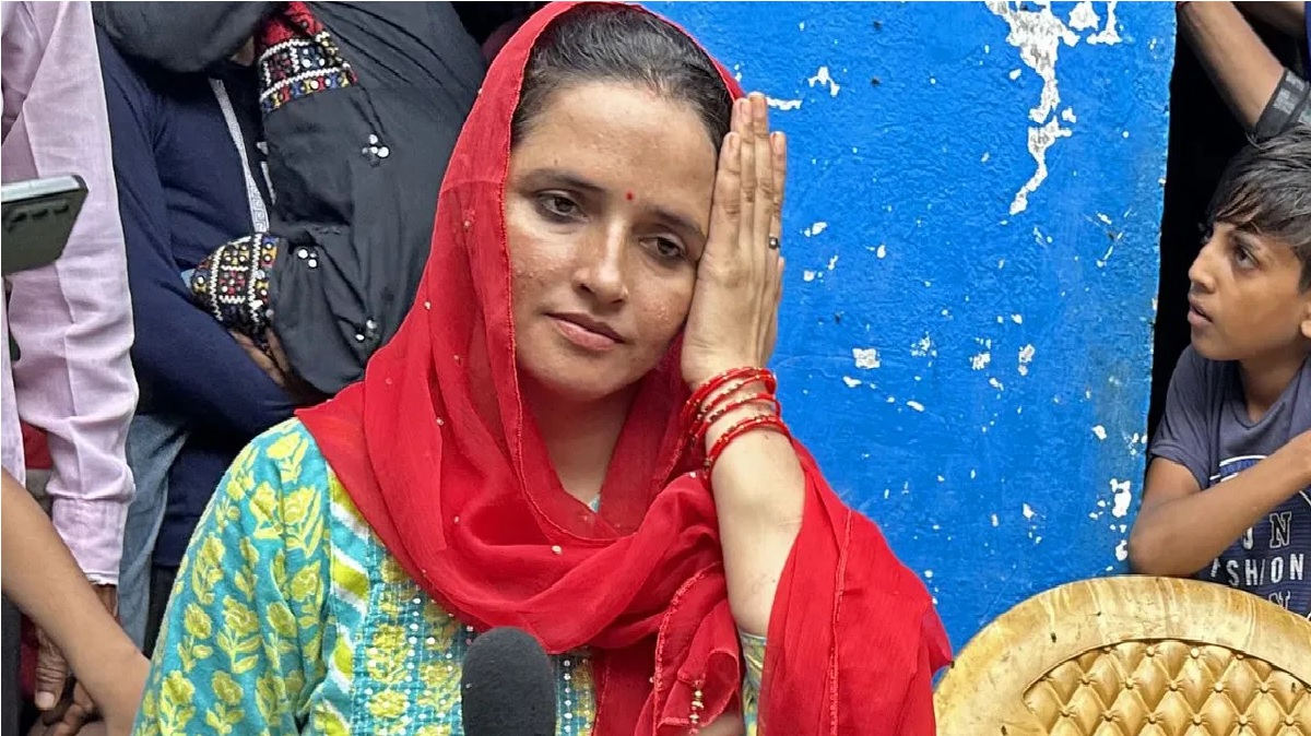 Seema Haider: फिर गिरफ्तार हो सकती है पाकिस्तान से आई सीमा हैदर, जानिए किस तरह पैसे जुटाकर पहुंची नोएडा में प्रेमी सचिन के पास