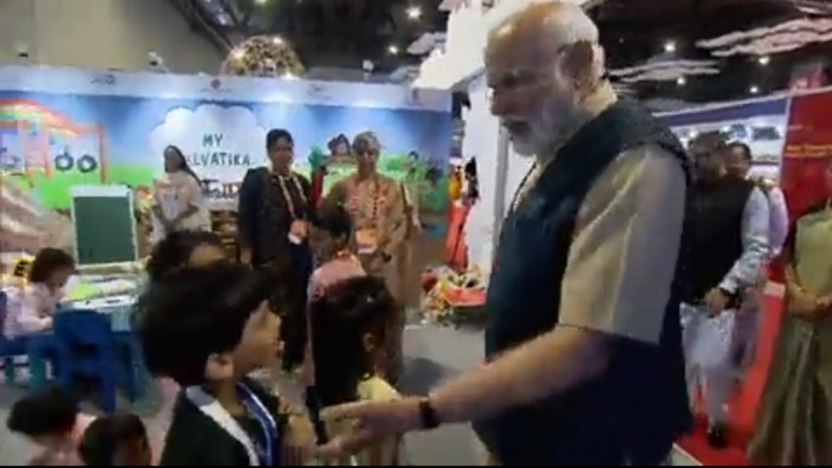 PM Modi: ‘बच्चों से मिलकर खुशी से खिलखिला उठे प्रधानमंत्री.. पूछा मोदी को जानते हो तो मिला ऐसा जवाब