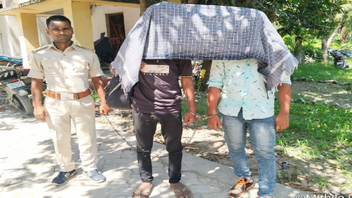 Bihar: बहला-फुसलाकर नाबालिग लड़की को भगाकर ले जा रहे मुस्लिम युवकों को पुलिस ने किया अरेस्ट, भारत-नेपाल बॉर्डर पर हुई गिरफ्तारी