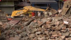 Delhi Demolition: दिल्ली के भजनपुरा में हनुमान मंदिर और मजार हटाए गए, इलाके के लोगों ने सड़क चौड़ी करने के लिए दिया सहयोग
