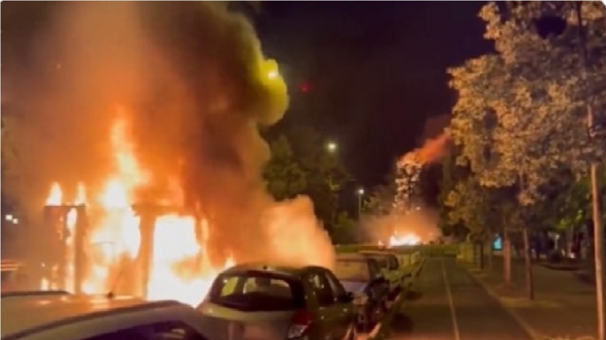 France riots: फ्रांस में तीसरे दिन भी जमकर हिंसा, मार्सेले में सबसे बड़ी लाइब्रेरी फूंकी, ट्राम और बसों को भी दंगाइयों ने जलाया