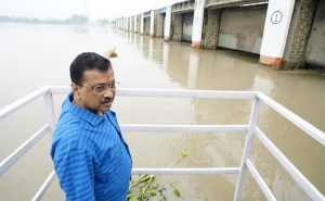 Delhi: ‘यमुना में पानी का स्तर फिर से बढ़ गया,’ बेंगलुरू जाने पर BJP ने AAP प्रमुख पर किए चुन-चुनकर वार