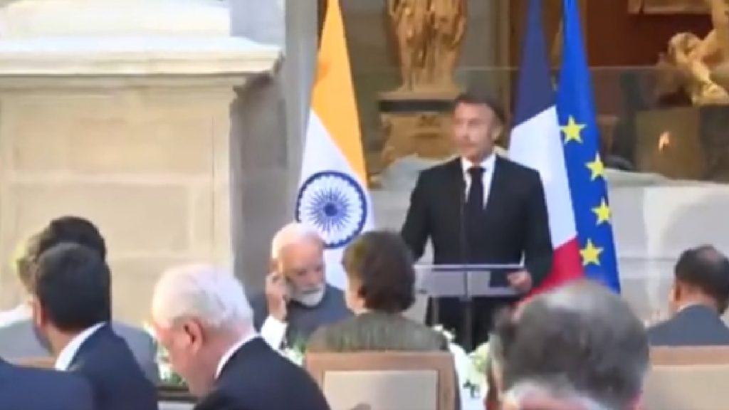 modi macron in louvre museum banquet