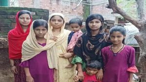 Sahibganj: पंचायत का तालिबानी फरमान, सजा के नाम पर रोका गरीब परिवार का राशन-पानी, हुक्म ना मानने पर मिलेगी ये खतरनाक सजा