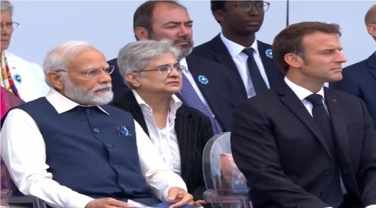 PM Modi in France: बैस्टिल डे परेड में मुख्य अतिथि के रूप में शामिल हुए पीएम मोदी, राष्ट्रपति मैक्रों और फर्स्ट लेडी भी हुईं शामिल