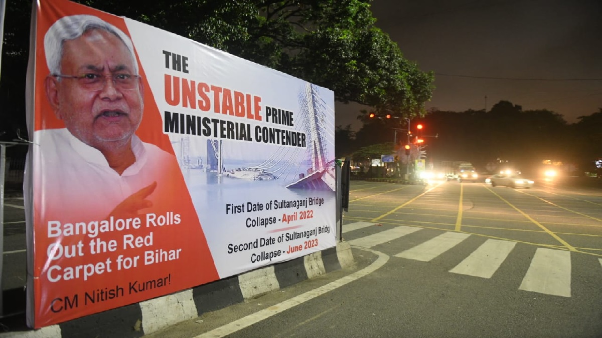 Poster Against Nitish Kumar: बेंगलुरु में विपक्षी दलों की बैठक से पहले नीतीश कुमार के खिलाफ पोस्टरबाजी, बताया ‘द अनस्टेबल प्राइम मिनिस्टर कंटेंडर’