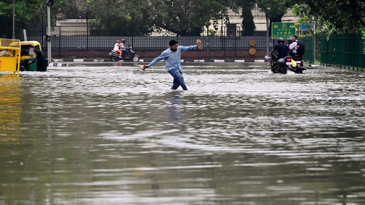 Heavy Rainfall: हिमाचल से लेकर दिल्ली-एनसीआर तक भीषण बारिश से खतरा!, 50 से ज्यादा लोगों की हो चुकी है मौत, यमुना नदी में भी उफान