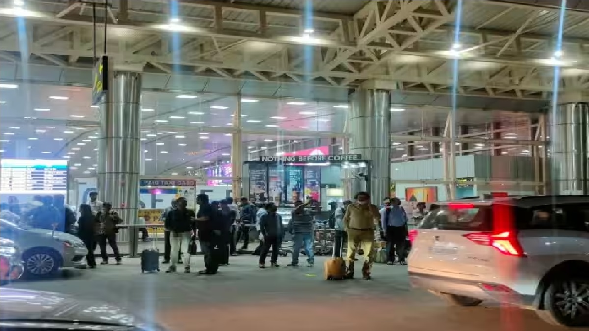 Rajasthan: ‘मुझे पाकिस्तान जाना है, टिकट दे दो’, जयपुर एयरपोर्ट पर पहुंची लड़की की बात सुनकर उड़े सबके होश , इसके बाद ….!