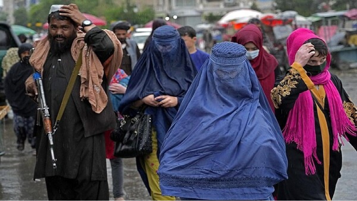 Taliban: अफगानिस्तान में महिलाओं पर नई बंदिश, तालिबान ने फरमान जारी कर लगाया ब्यूटी सैलून पर बैन