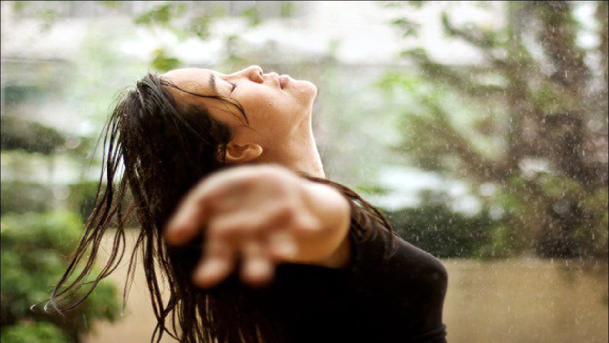 Monsoon Hair Care: बारिश के मौसम नहीं झड़ेगा एक भी बाल, बस इन टिप्स को कर लें फॉलो