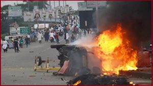 Kolkata: छात्र की मौत के बाद मचा बवाल, उग्र भीड़ ने गाड़ियों में लगाई आग, CM ममता ने तलब की रिपोर्ट