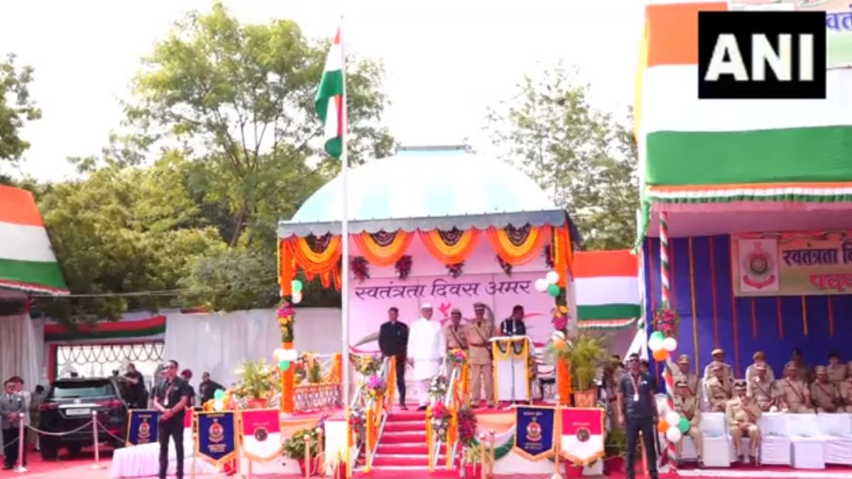 Independence Day: ‘देश के प्रमुख नेताओं ने ऐसे किया झंडारोहण..जम्मू कश्मीर से लेकर कन्याकुमारी तक सुनाई दी भारत माता की जय-जयकार