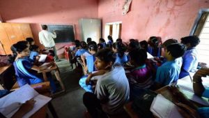 Bihar School Leave: बिहार में स्कूलों की छुट्टियां घटाने पर सियासत में उबाल, मोदी सरकार में मंत्री गिरिराज बोले- हो सकता है अब शरिया हो जाए लागू