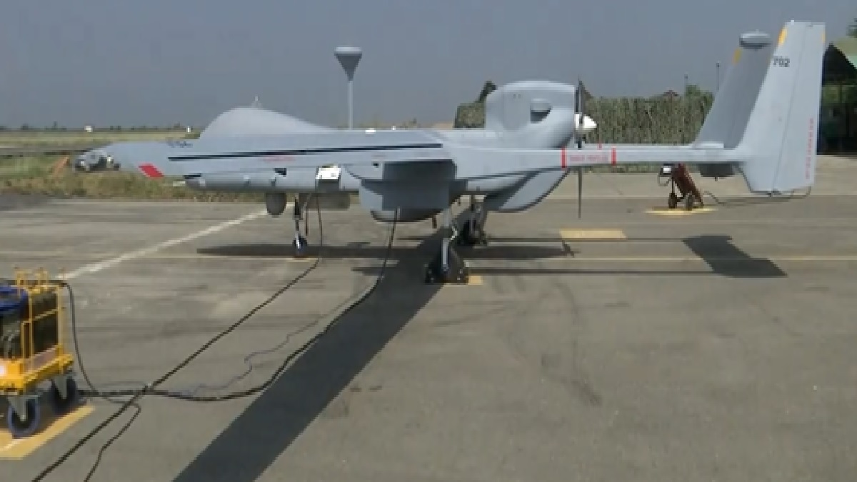 Heron Mark 2 Drone: चीन-पाकिस्तान के खिलाफ भारतीय वायुसेना ने तैनात किए हेरॉन मार्क 2 ड्रोन, पलक झपकते कर देगा दुश्मन को तबाह